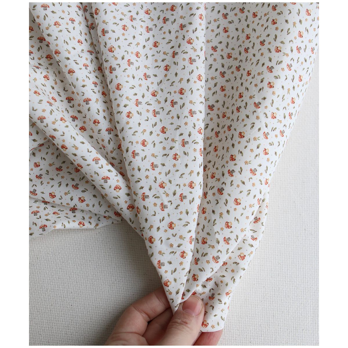 Amanite - Popeline de coton BIO imprimé champignon rouge orangé et vert