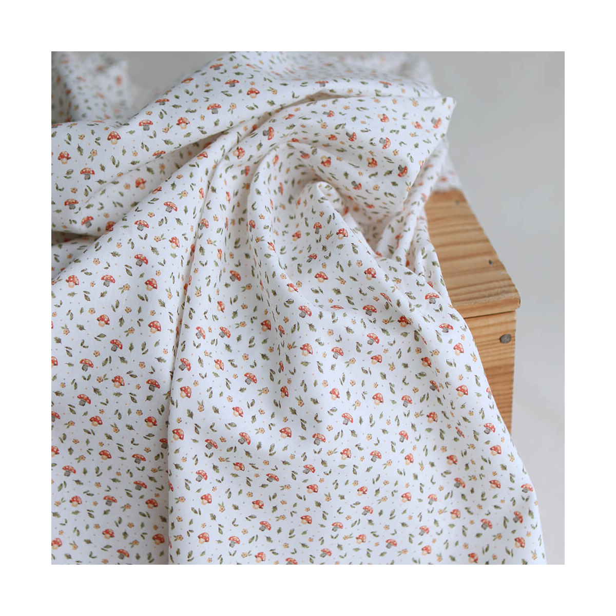 Amanite - Popeline de coton BIO imprimé champignon rouge orangé et vert