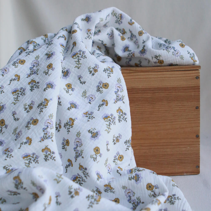 Azélie - Double gaze de coton motif fleuri parme moutarde et vert