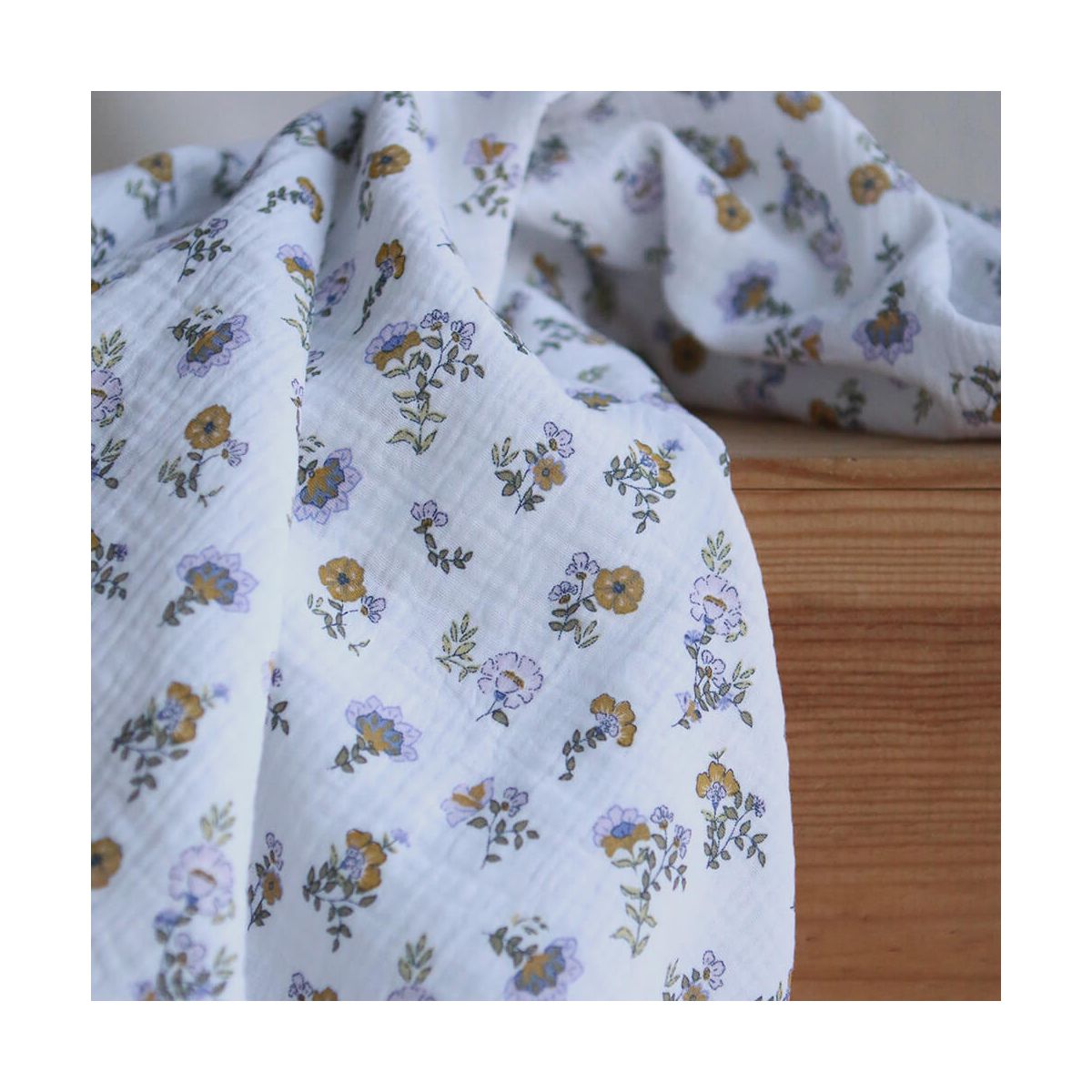 Azélie - Double gaze de coton motif fleuri parme moutarde et vert