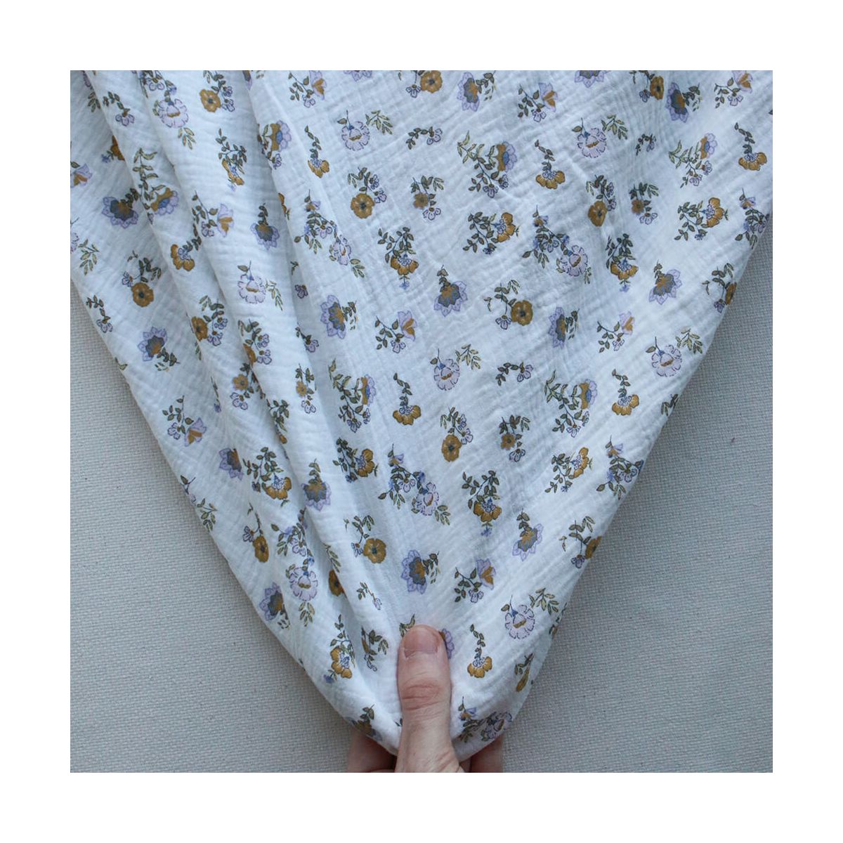 Azélie - Double gaze de coton motif fleuri parme moutarde et vert