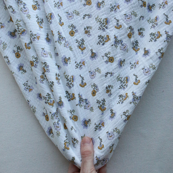 Azélie - Double gaze de coton motif fleuri parme moutarde et vert