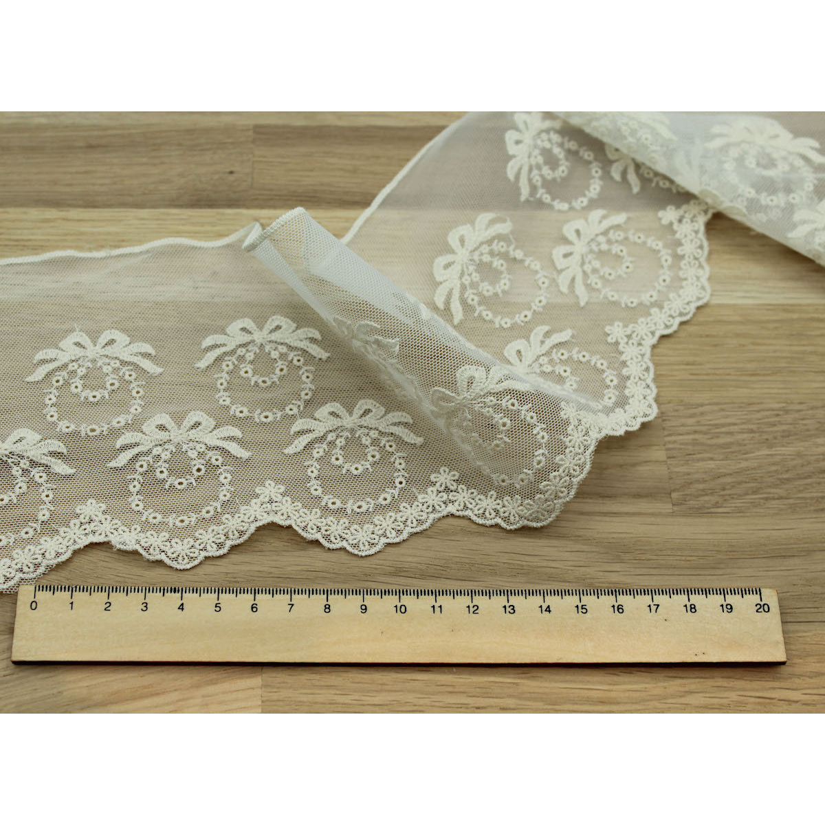 Galon tulle souple broderie coton brodé 130mm x 1m Galon tulle souple broderie coton brodé 130mm x 1m
