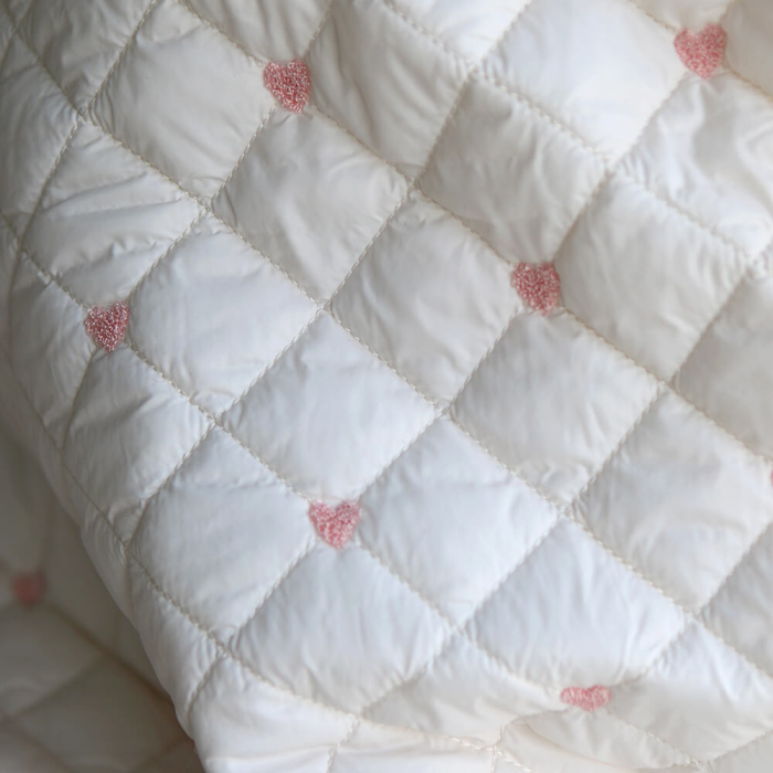 Cora - Matelassé doux et souple coeurs brodés rose