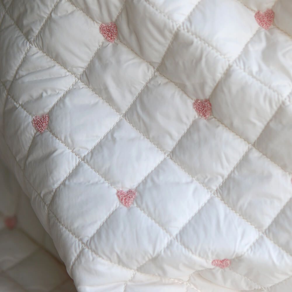 Cora - Matelassé doux et souple coeurs brodés rose