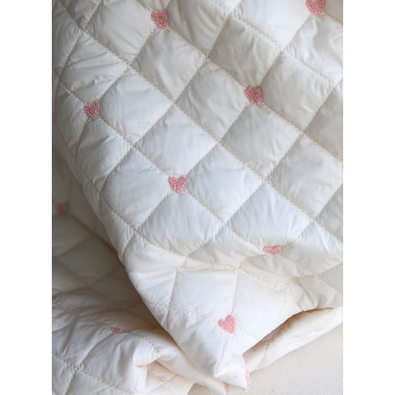 Cora - Matelassé doux et souple coeurs brodés rose