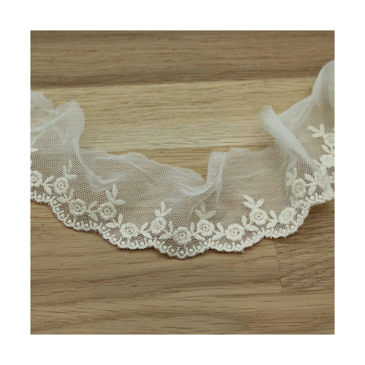 Galon tulle souple broderie coton brodé 50mm x 1m Galon tulle souple broderie coton brodé 50mm x 1m