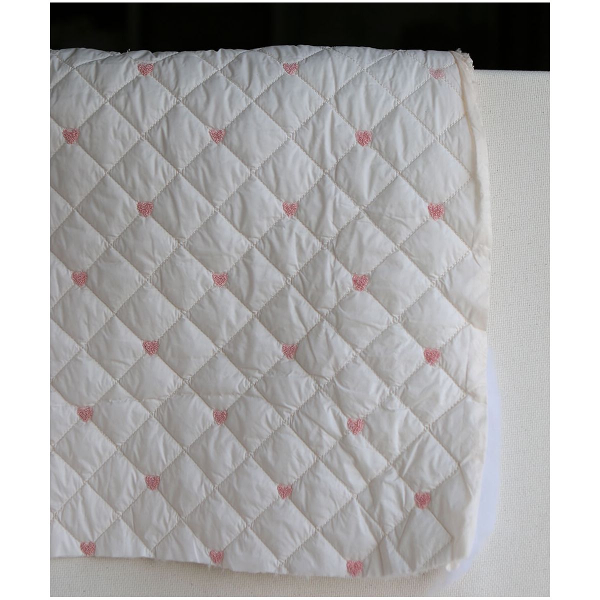 Cora - Matelassé doux et souple coeurs brodés rose