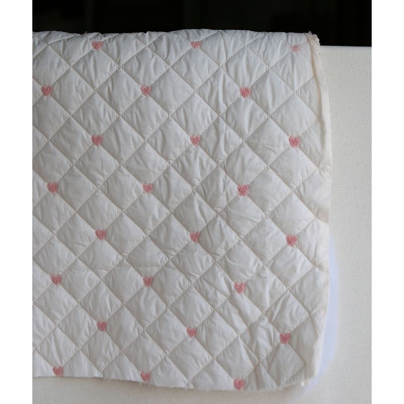 Cora - Matelassé doux et souple coeurs brodés rose