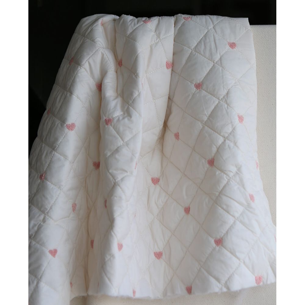 Cora - Matelassé doux et souple coeurs brodés rose