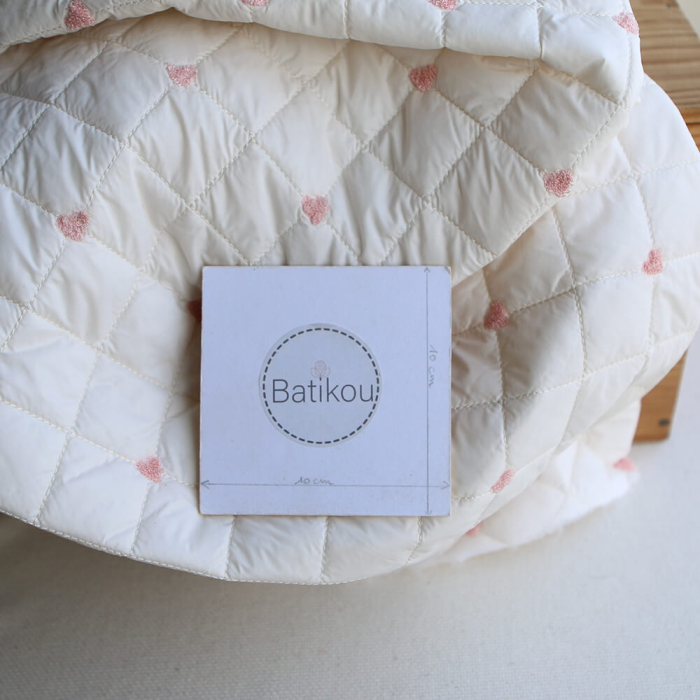 Cora - Matelassé doux et souple coeurs brodés rose