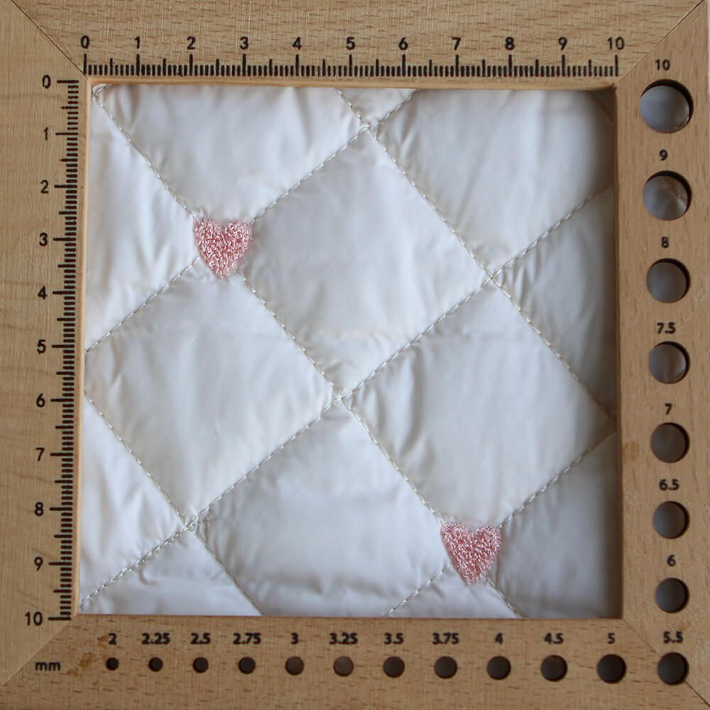 Cora - Matelassé doux et souple coeurs brodés rose