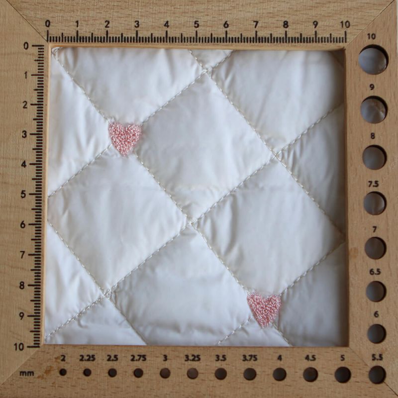 Cora - Matelassé doux et souple coeurs brodés rose