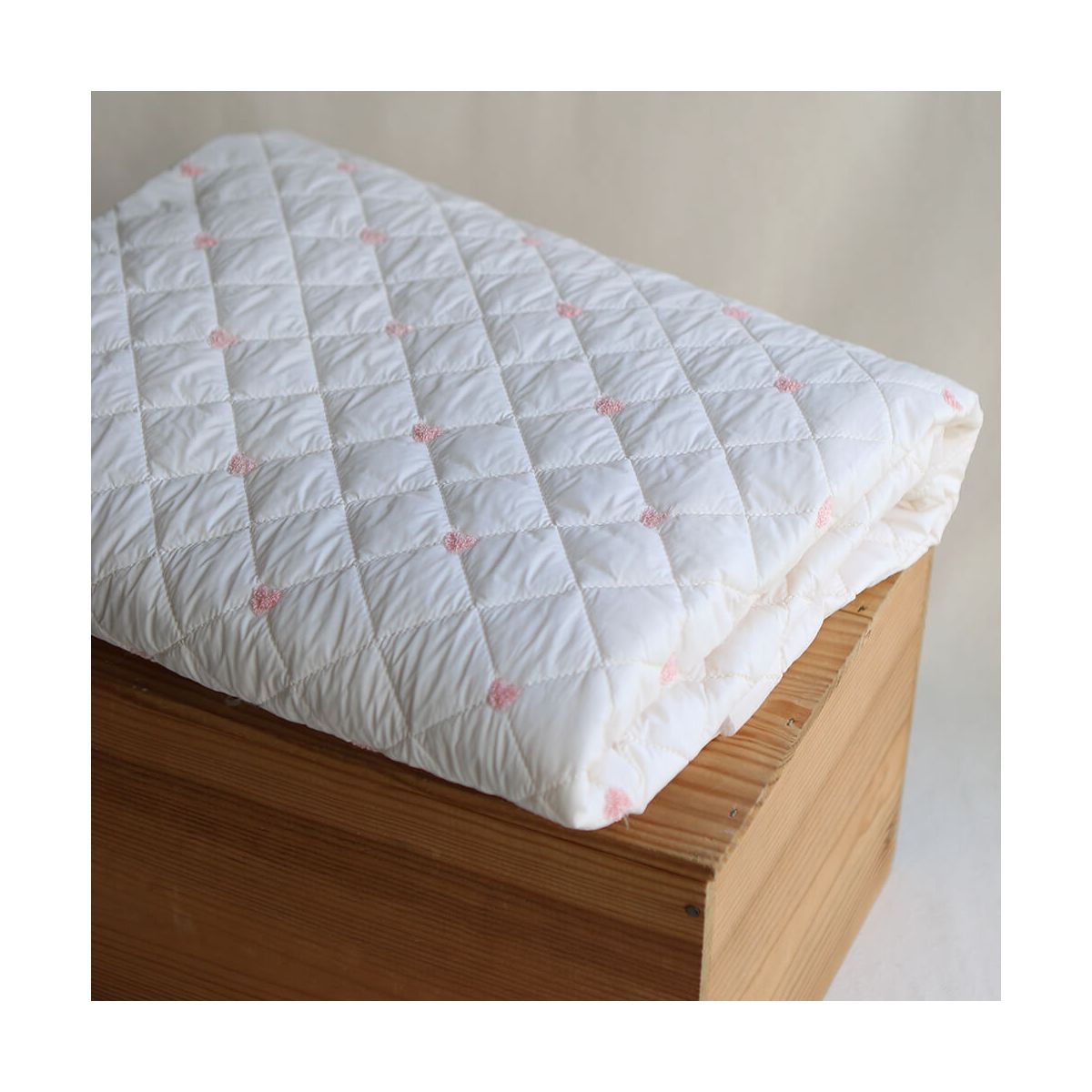 Cora - Matelassé doux et souple coeurs brodés rose