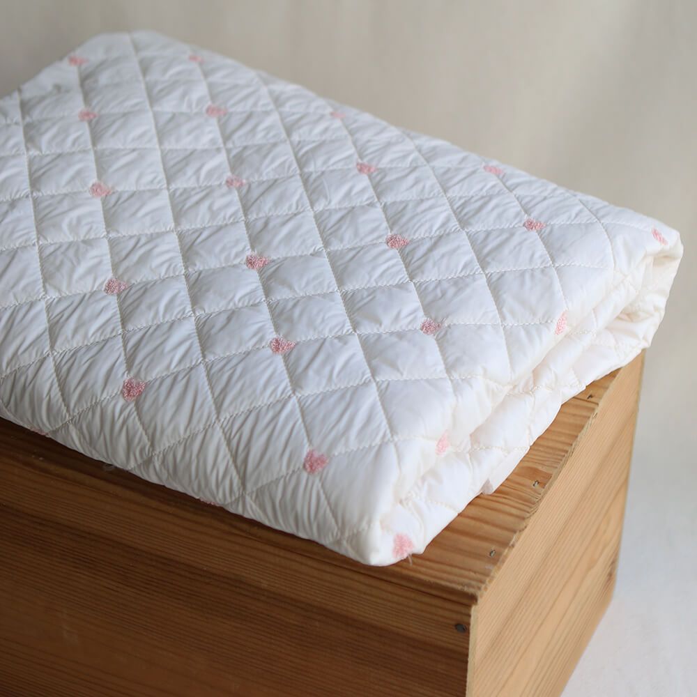 Cora - Matelassé doux et souple coeurs brodés rose