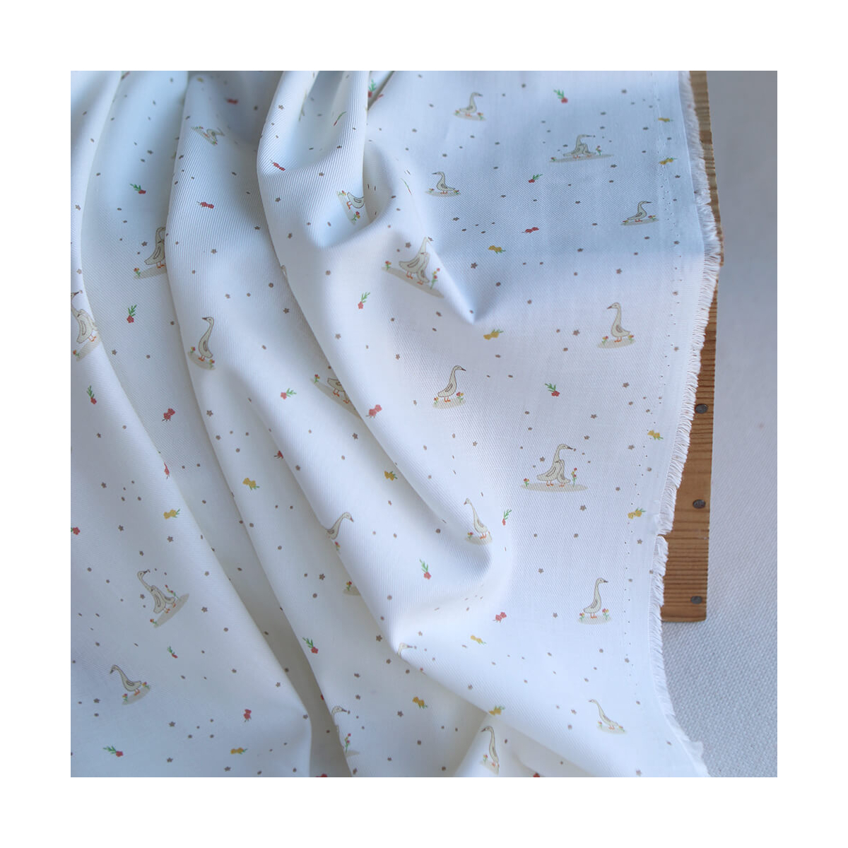 Tissu twill sergé coton organique imprimé oies couture mètre gris