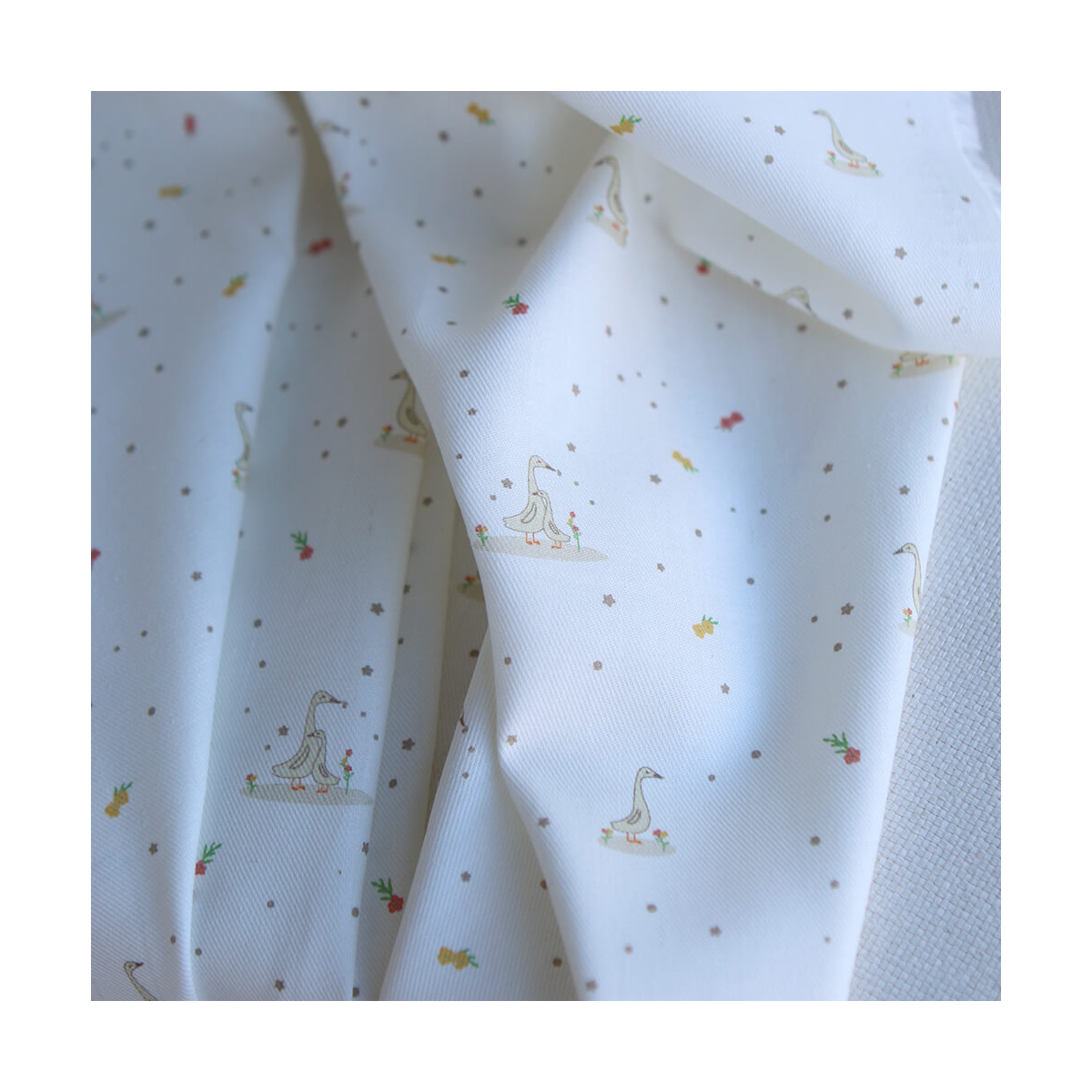 Tissu twill sergé coton organique imprimé oies couture mètre gris