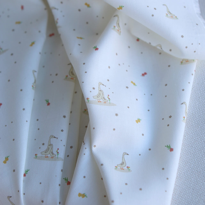 Tissu twill sergé coton organique imprimé oies couture mètre gris