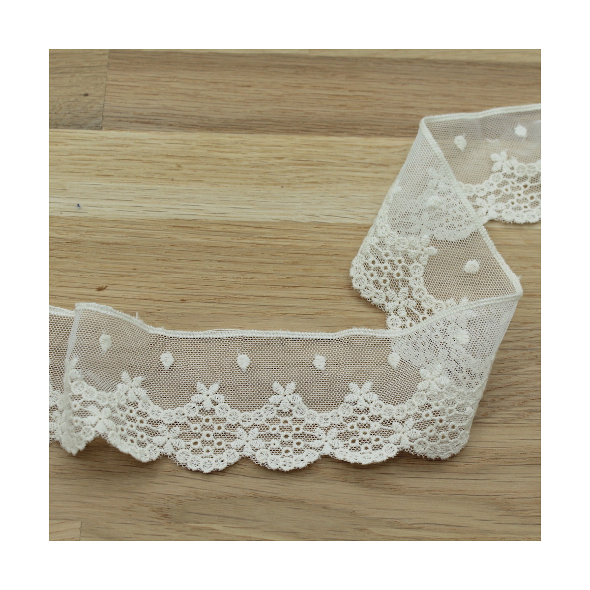 Galon tulle souple broderie coton brodé 50mm x 1m Galon tulle souple broderie coton brodé 50mm x 1m