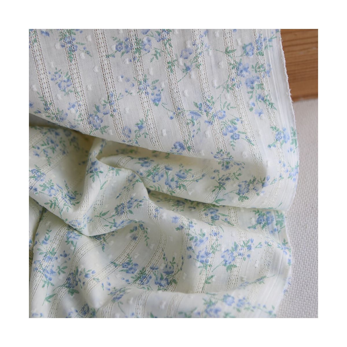 Blandine - Broderie anglaise plumetis coton texturé imprimé fleuri