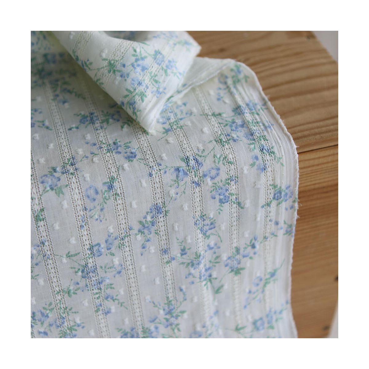 Blandine - Broderie anglaise plumetis coton texturé imprimé fleuri