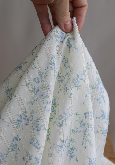 Blandine - Broderie anglaise plumetis coton texturé imprimé fleuri