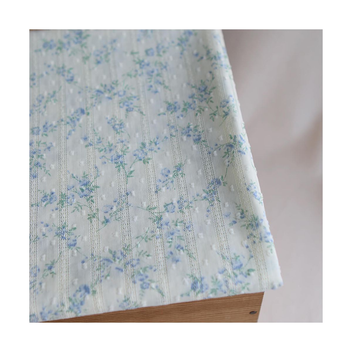 Blandine - Broderie anglaise plumetis coton texturé imprimé fleuri