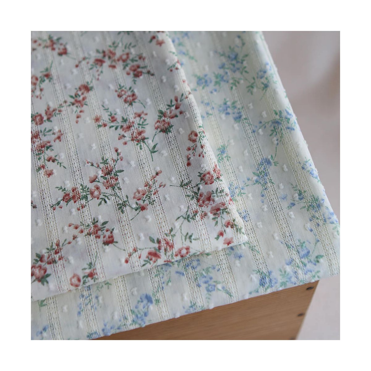 Blandine - Broderie anglaise plumetis coton texturé imprimé fleuri