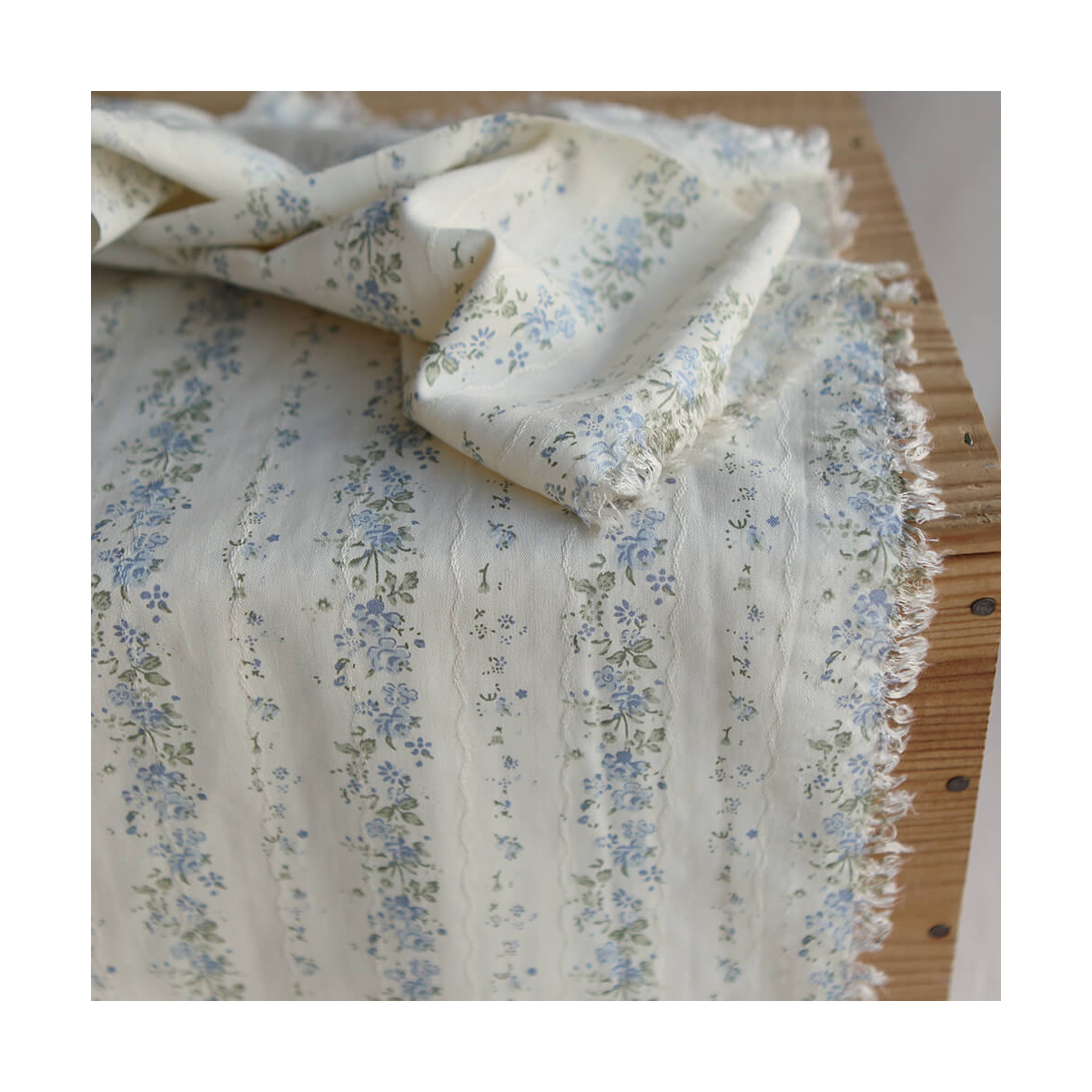 Camille - Tissu coton jacquard fleuri