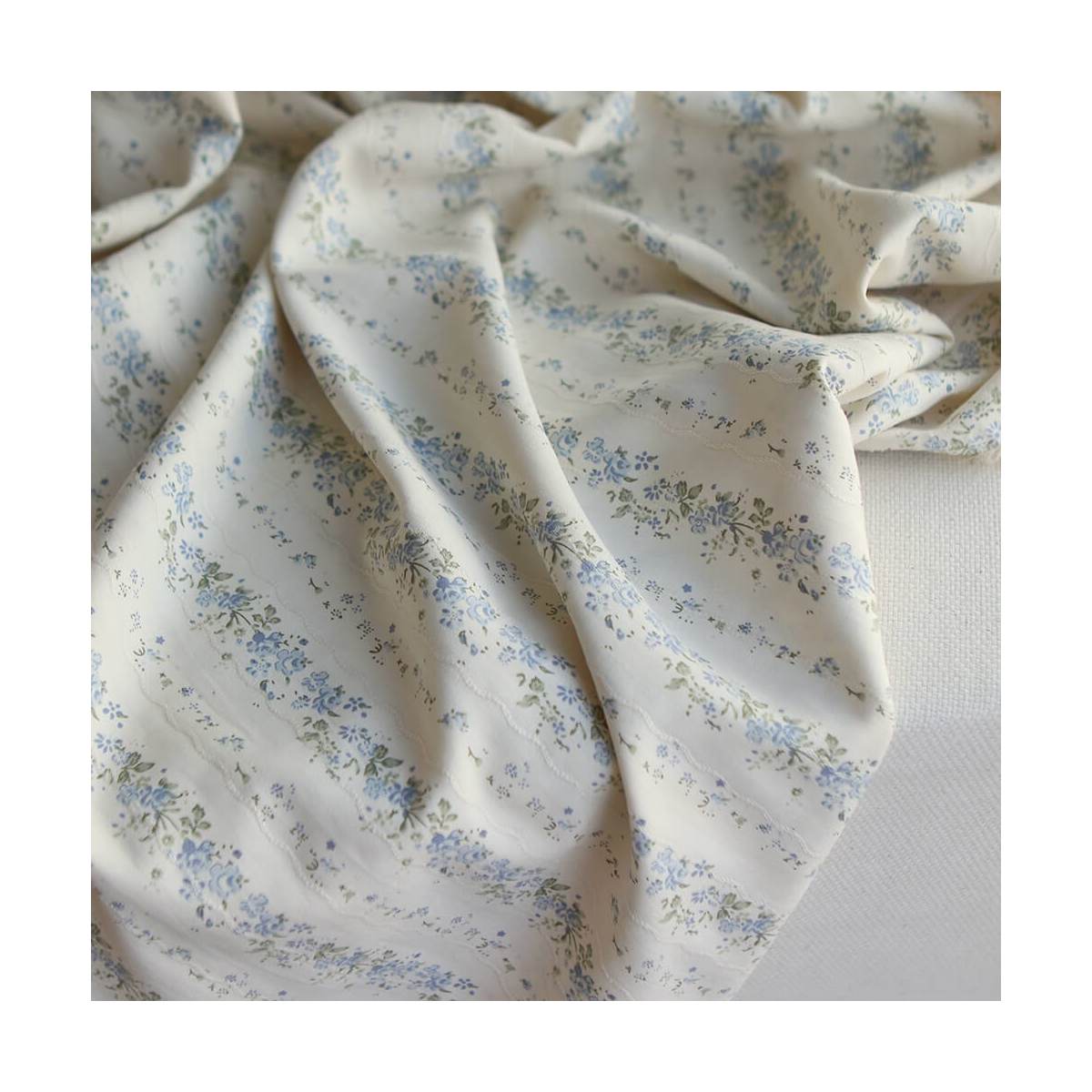 Camille - Tissu coton jacquard fleuri