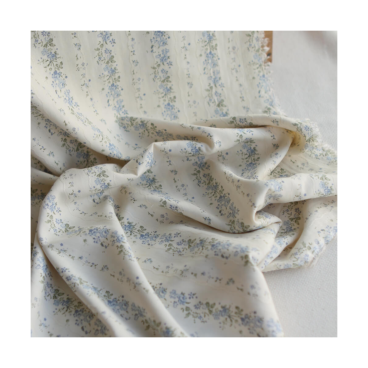 Camille - Tissu coton jacquard fleuri