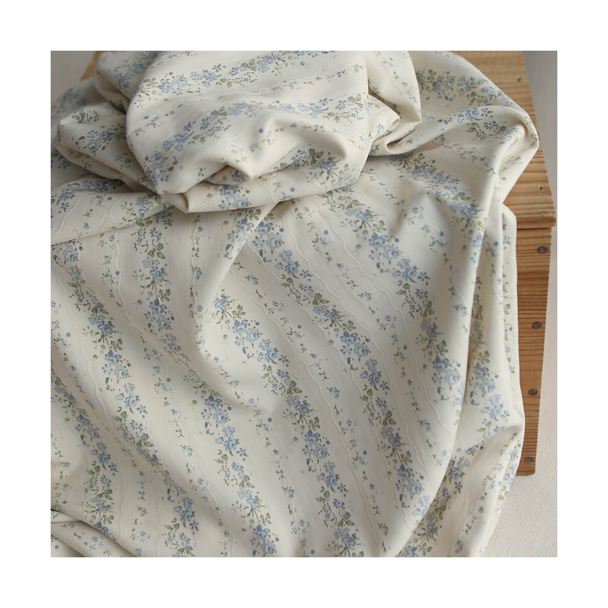 Camille - Tissu coton jacquard fleuri