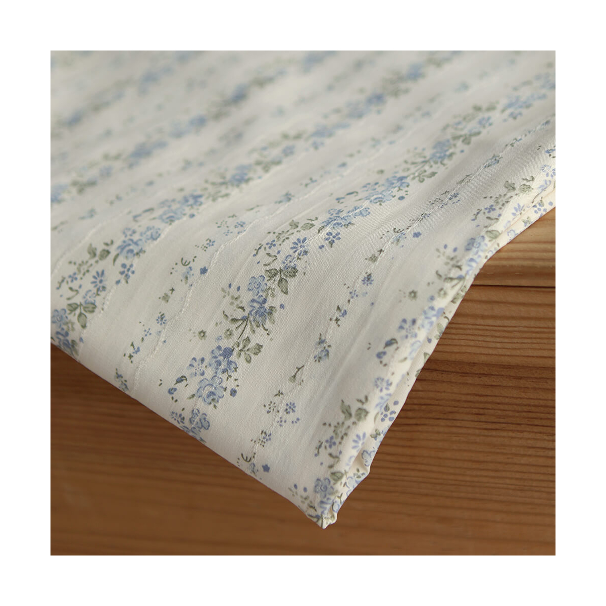 Camille - Tissu coton jacquard fleuri