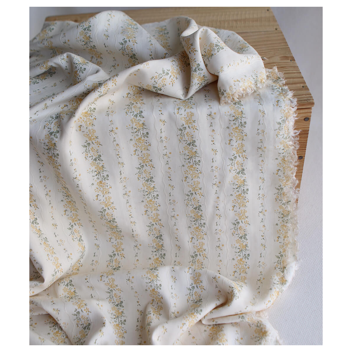 copy ofCamille - Tissu coton jacquard fleuri bleu