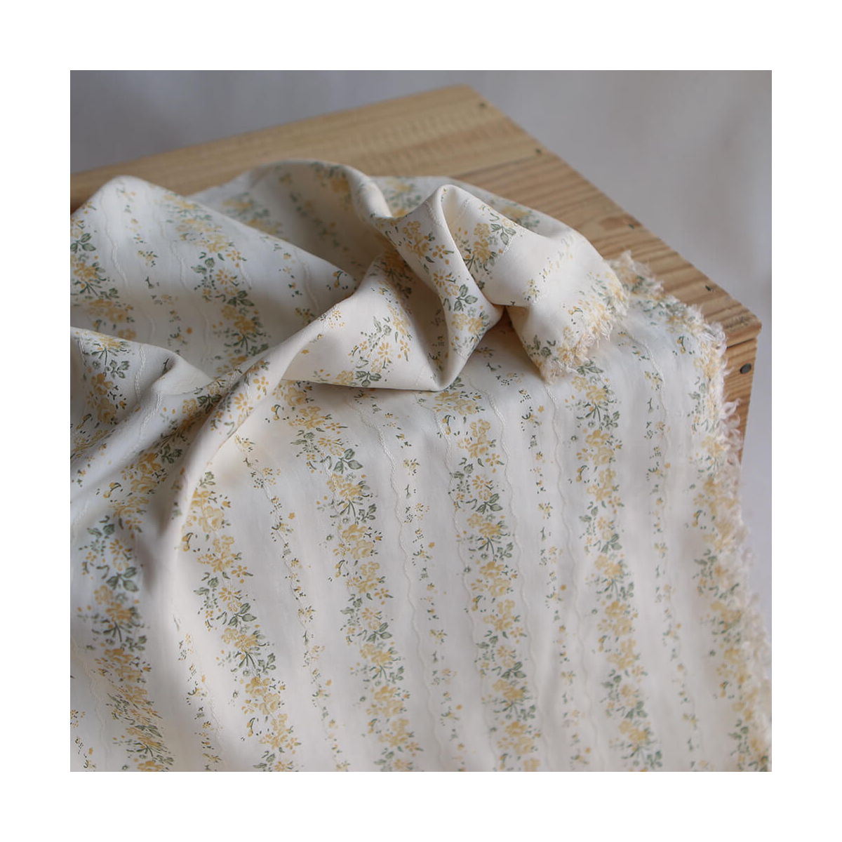 copy ofCamille - Tissu coton jacquard fleuri bleu