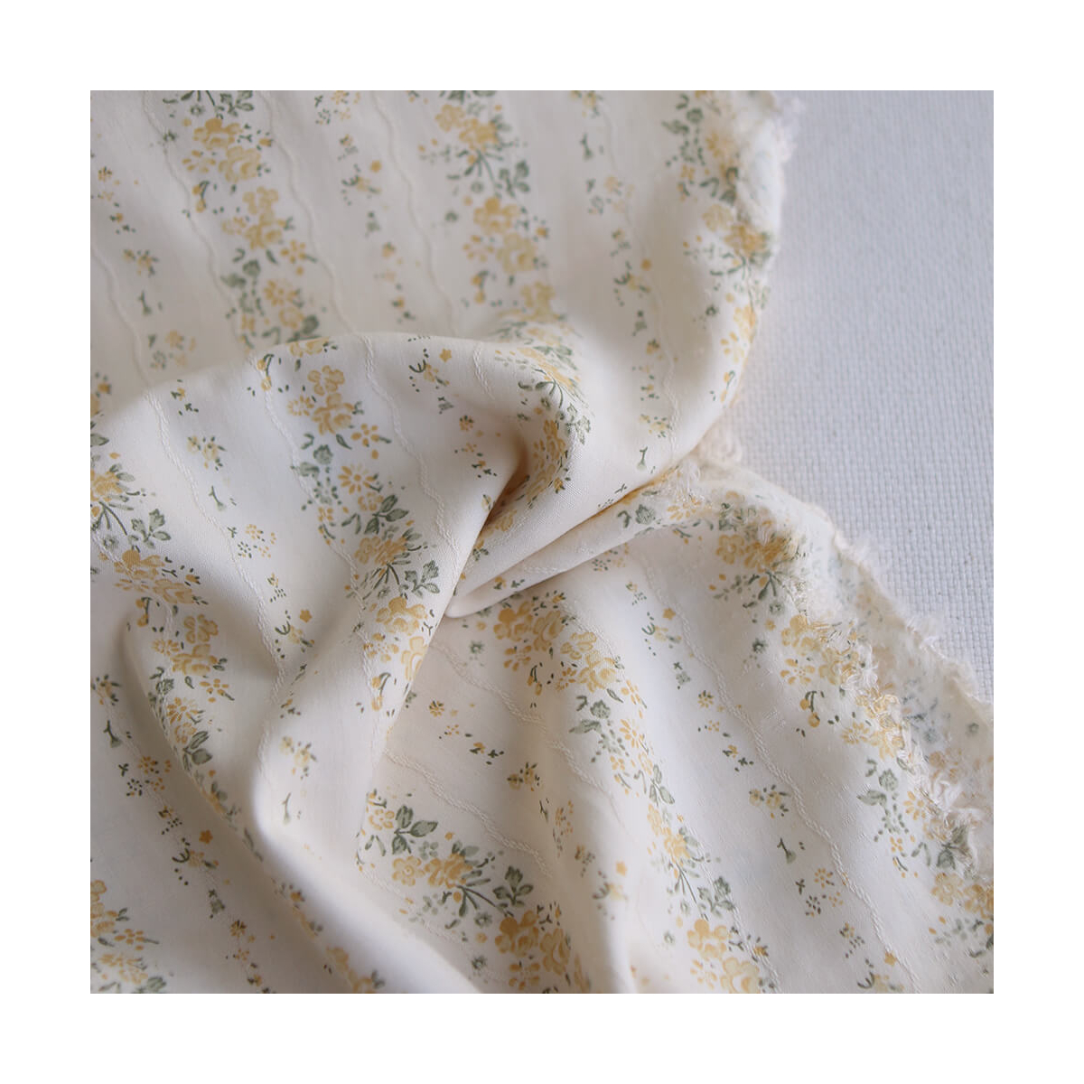 copy ofCamille - Tissu coton jacquard fleuri bleu