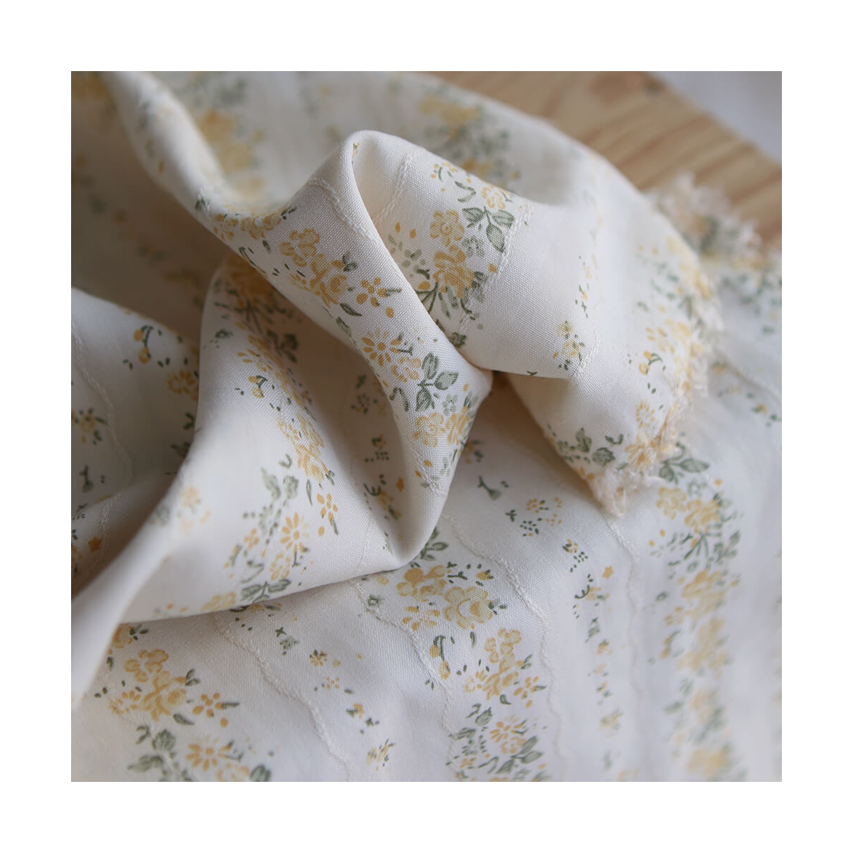 copy ofCamille - Tissu coton jacquard fleuri bleu