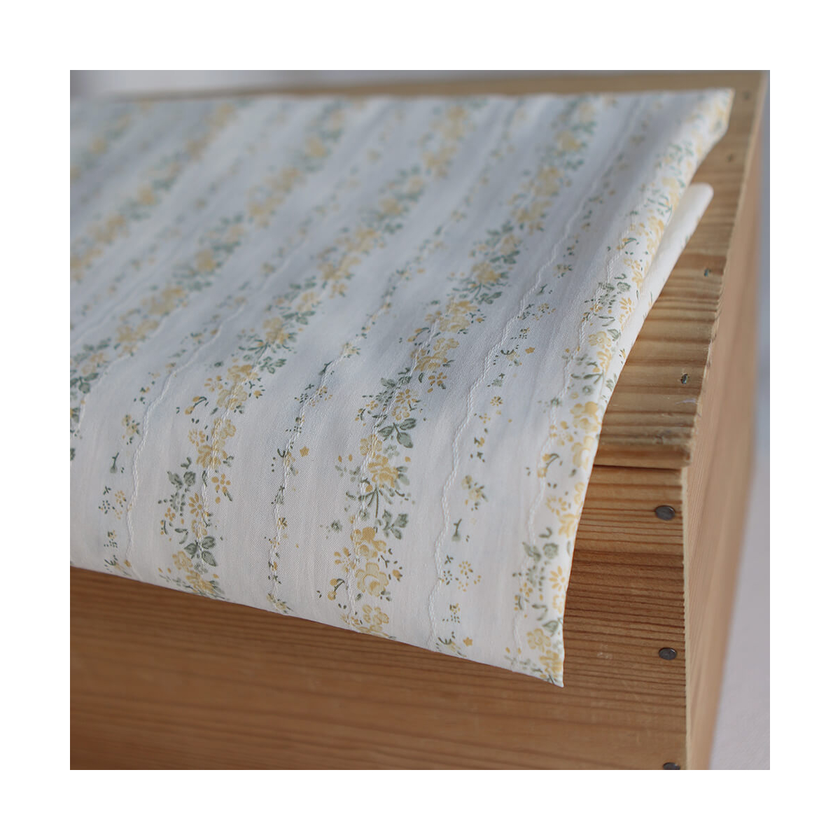 copy ofCamille - Tissu coton jacquard fleuri bleu