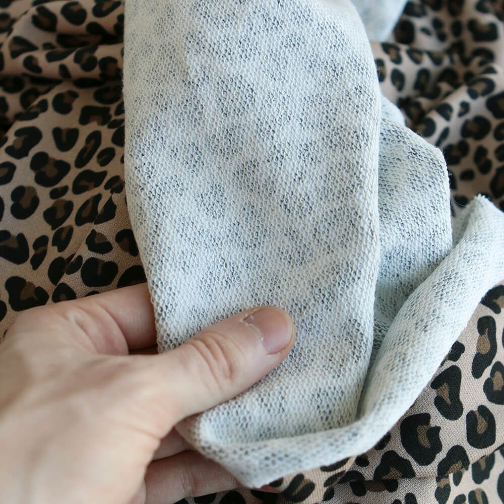 Lea - Tissu sweat graou noir et noisette fond nude