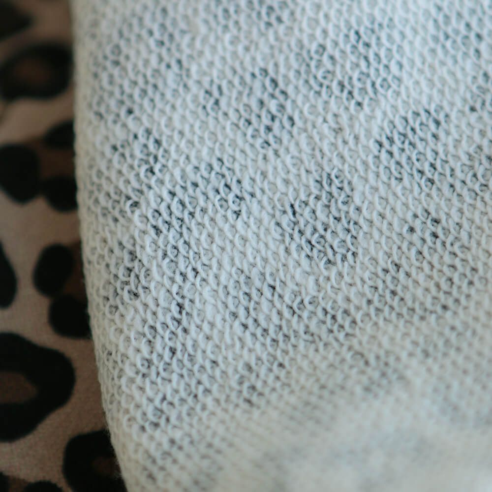 Lea - Tissu sweat graou noir et noisette fond nude