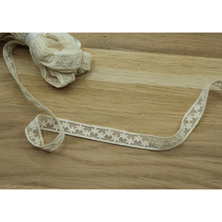 Galon tulle souple broderie coton brodé 15mm x 1m Galon tulle souple broderie coton brodé 15mm x 1m