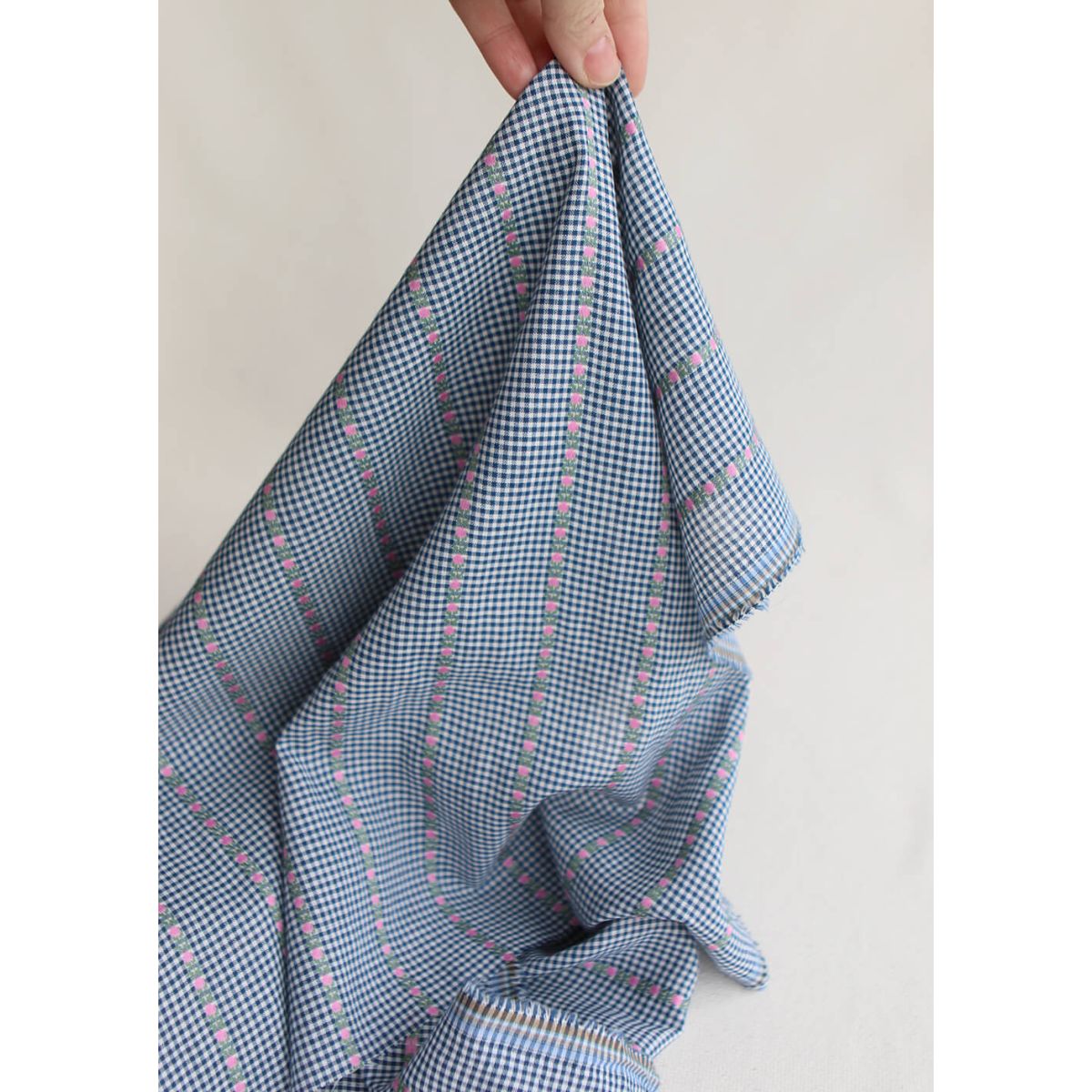 Rosanna - Tissu coton vichy jacquard avec petites fleurs roses