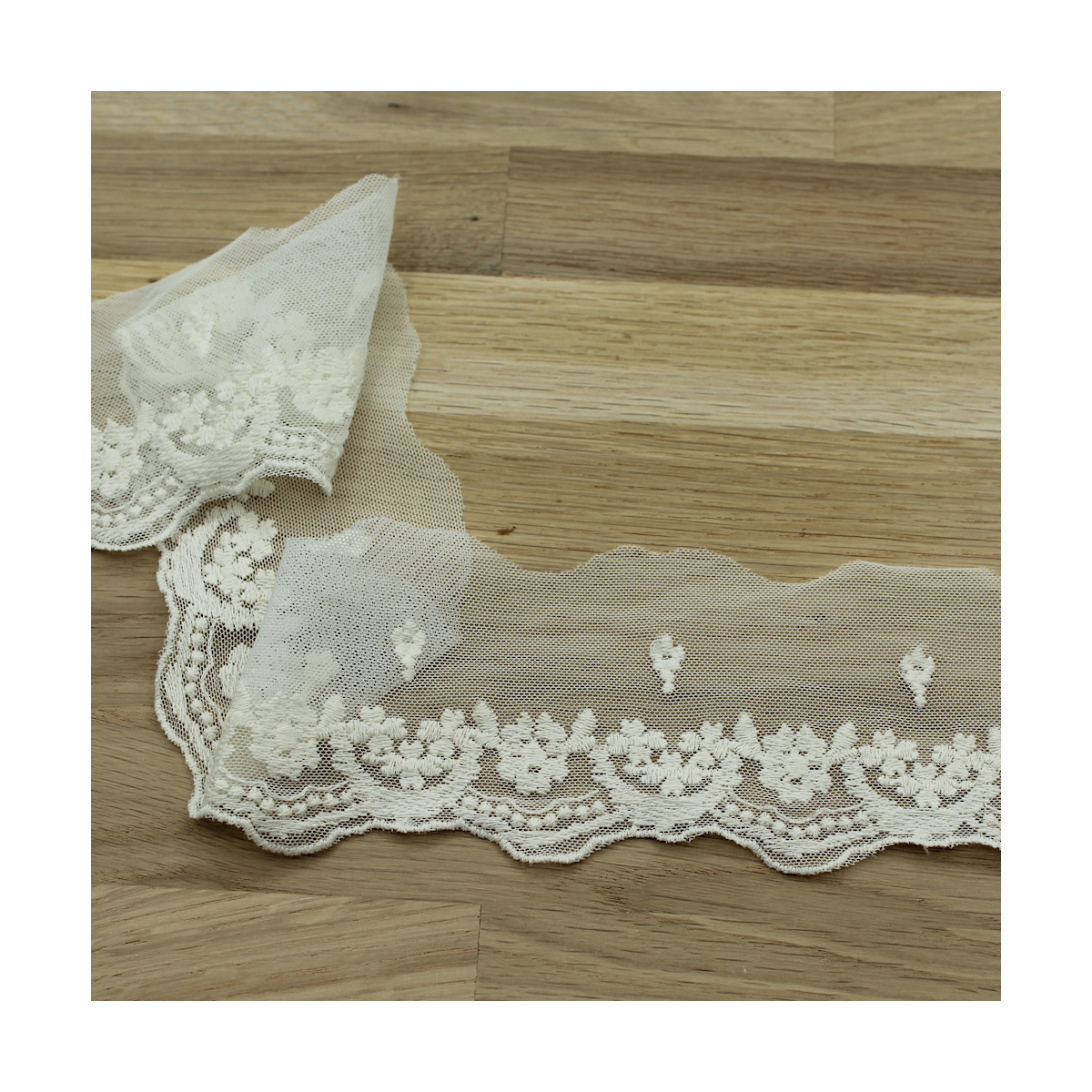 Galon tulle souple broderie coton brodé 70mm x 1m Galon tulle souple broderie coton brodé 70mm x 1m