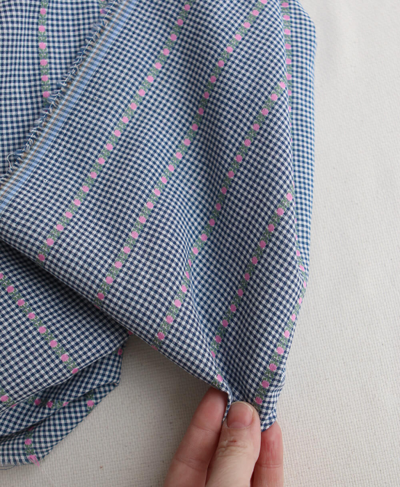 Rosanna - Tissu coton vichy jacquard avec petites fleurs roses