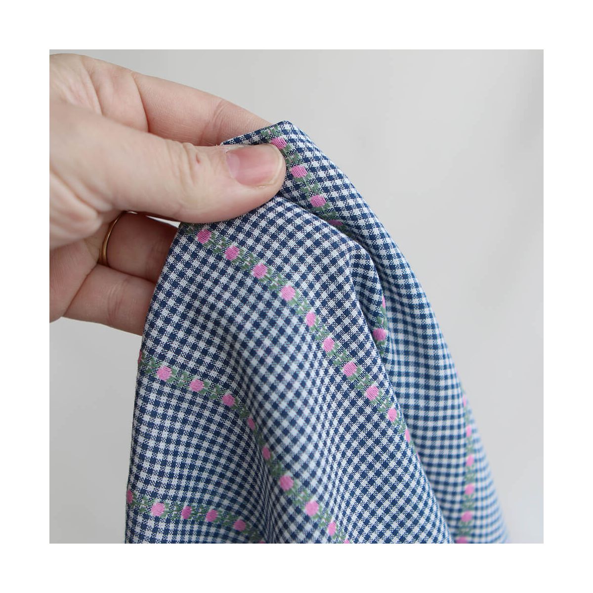 Rosanna - Tissu coton vichy jacquard avec petites fleurs roses