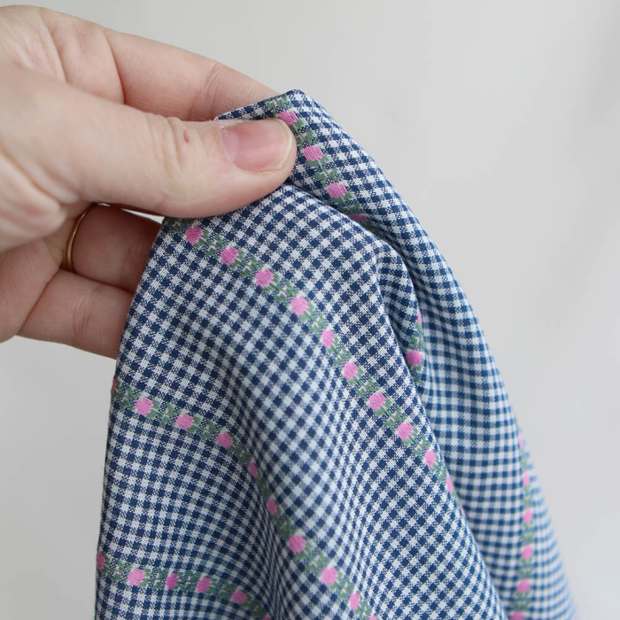 Rosanna - Tissu coton vichy jacquard avec petites fleurs roses