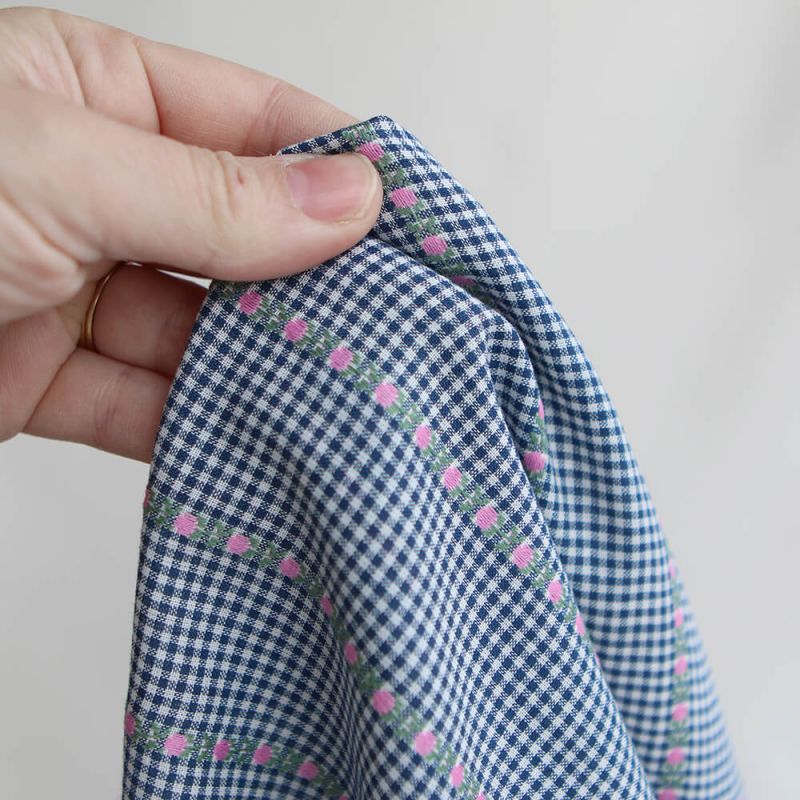 Rosanna - Tissu coton vichy jacquard avec petites fleurs roses