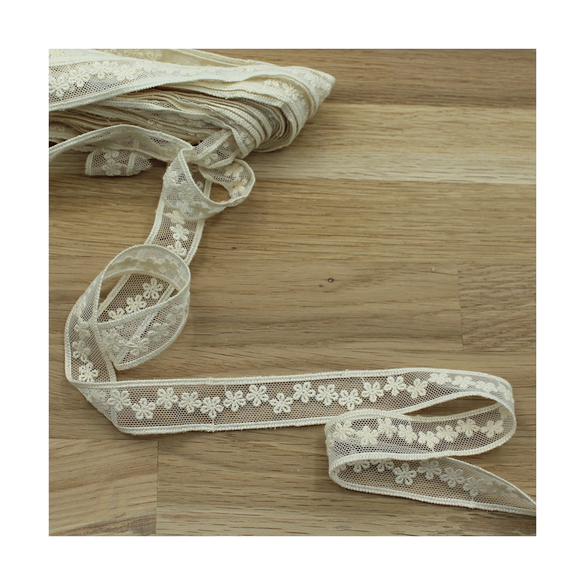 Galon tulle souple broderie coton brodé 20mm x 1m Galon tulle souple broderie coton brodé 20mm x 1m