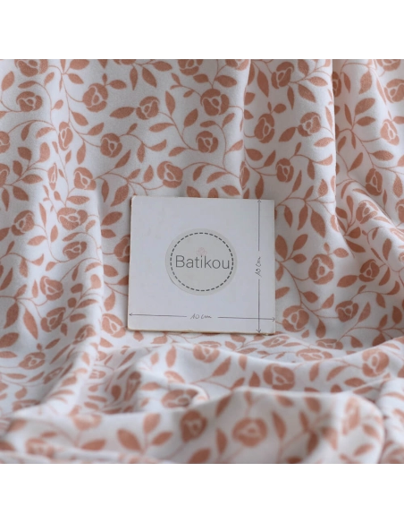 Velours de coton Nicky fond blanc lait motif argile rose