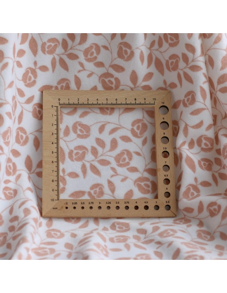 Velours de coton Nicky fond blanc lait motif argile rose